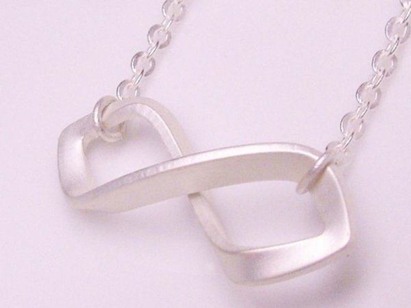 画像2: スワロフスキー・インフィニティネックレス (2)